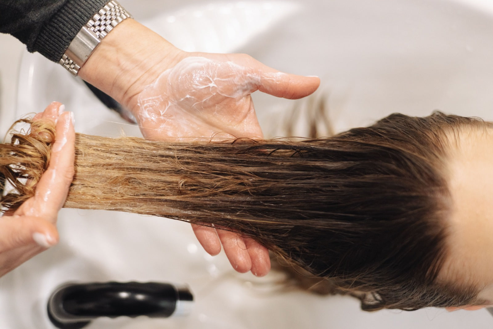 ¿Cómo hidratar el cabello seco? 7 claves para recuperar suavidad y brillo