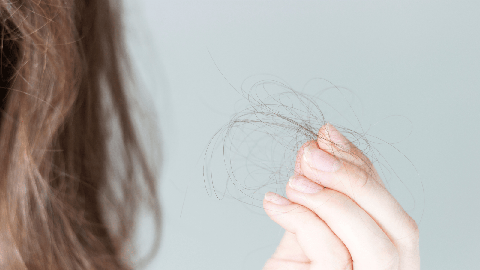 ¿Por Qué se Cae el Cabello? Hablemos de las Causas y Qué Puedes Hacer - Ritualic